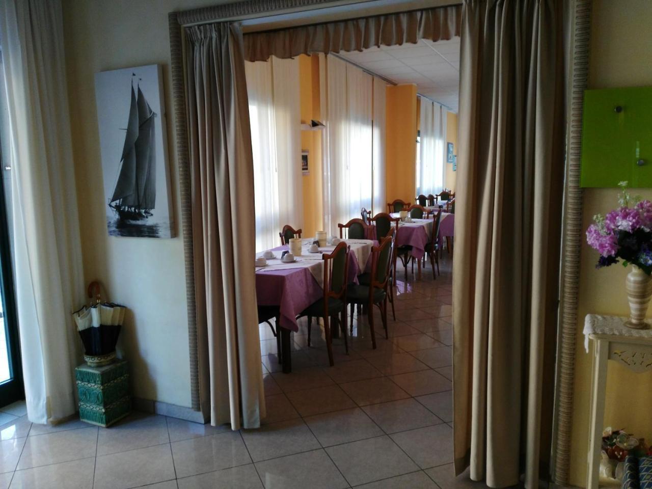 Hotel Marittimo ريميني المظهر الخارجي الصورة